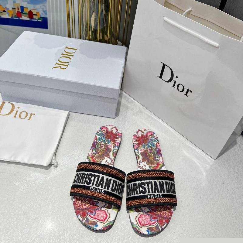 ch**an D*or slippers